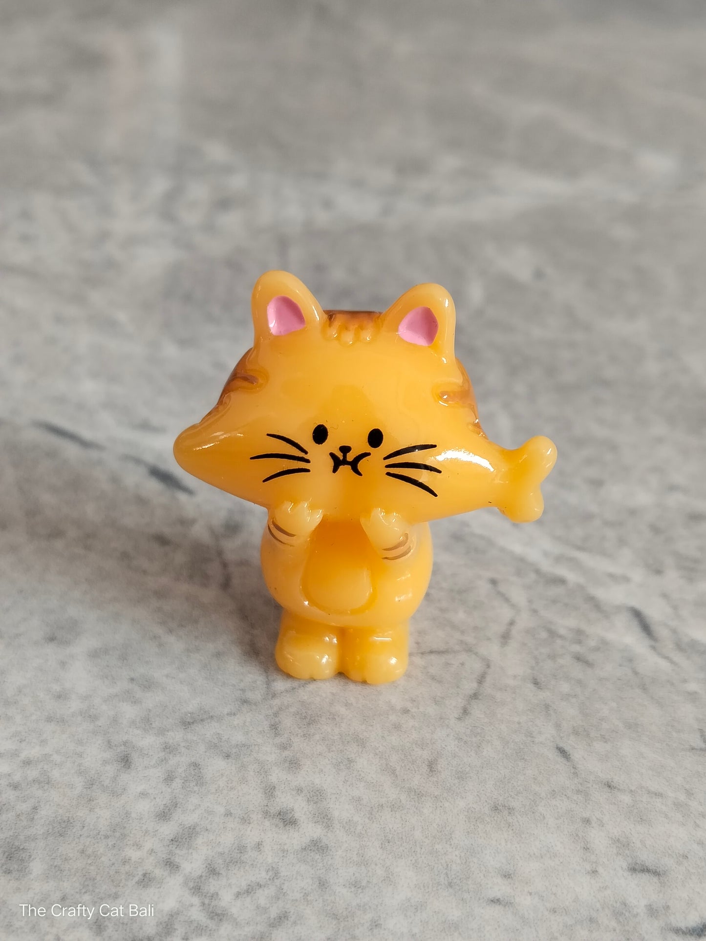 Figurine - Cute Kitty Thief