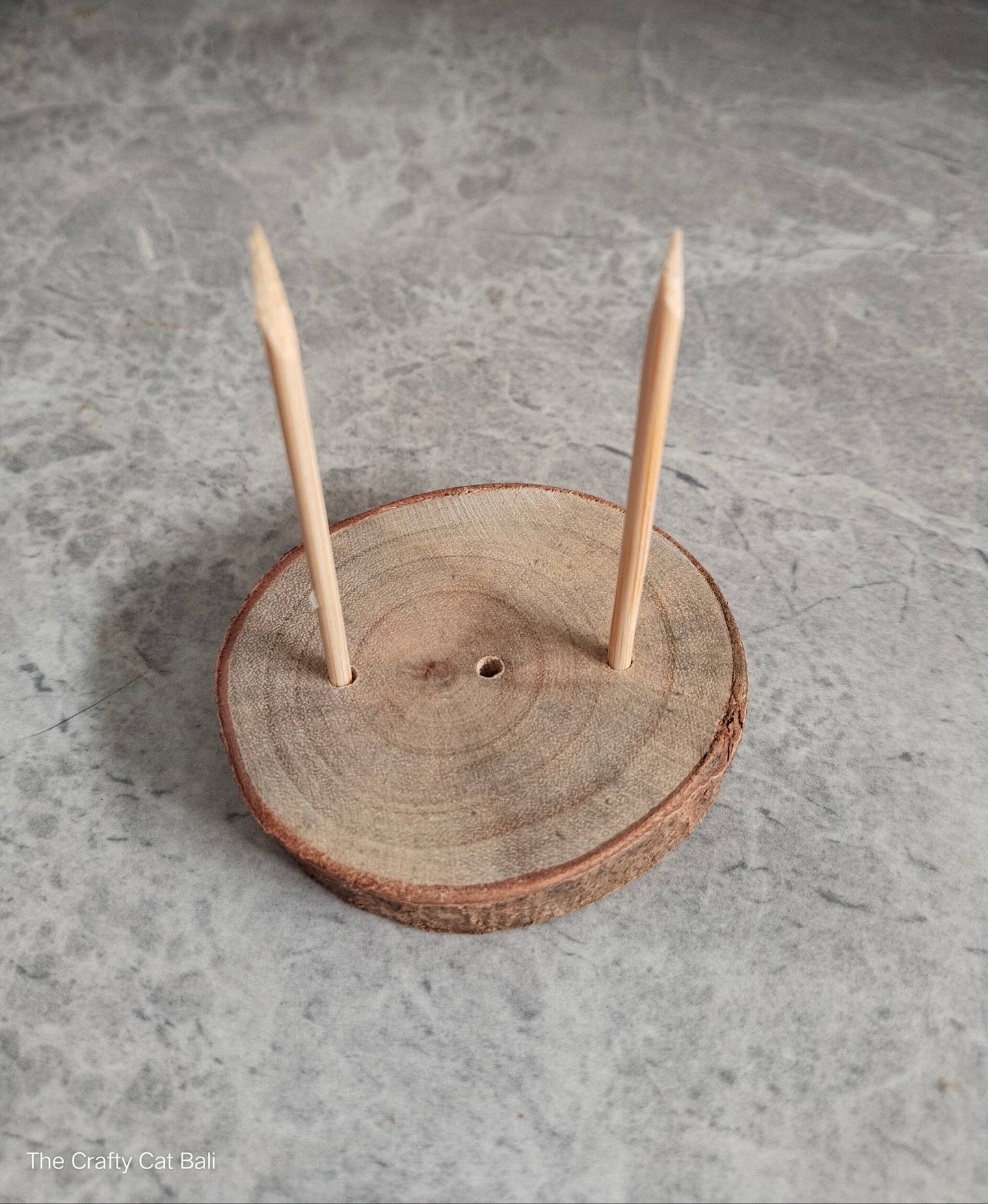 Amigurumi stand (natural wood slice)