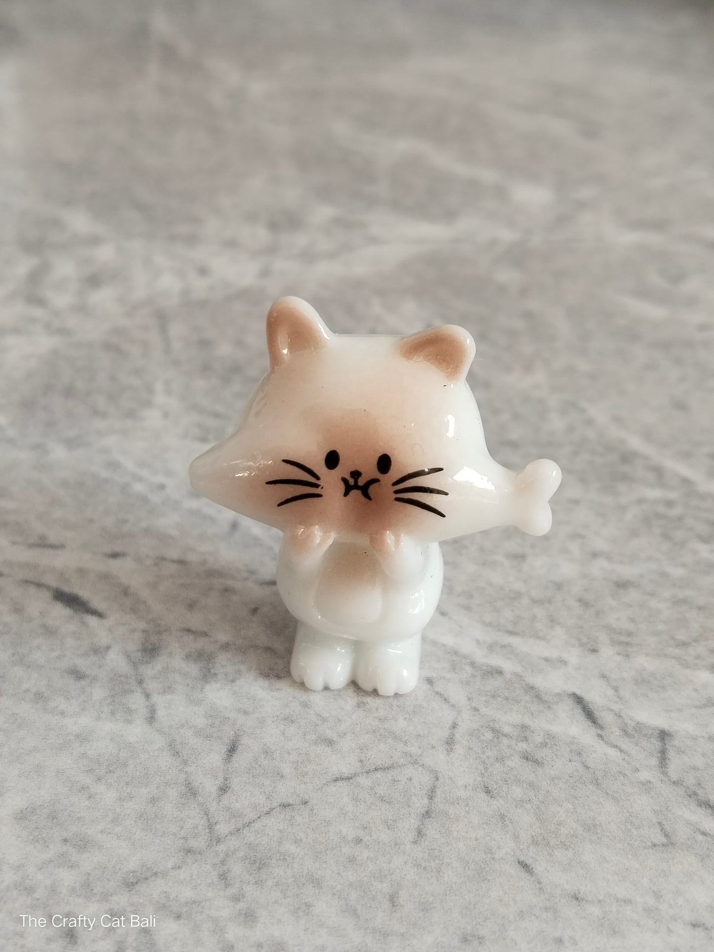 Figurine - Cute Kitty Thief