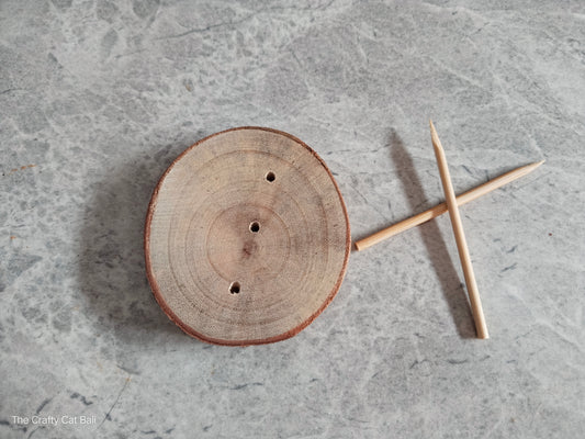 Amigurumi stand (natural wood slice)