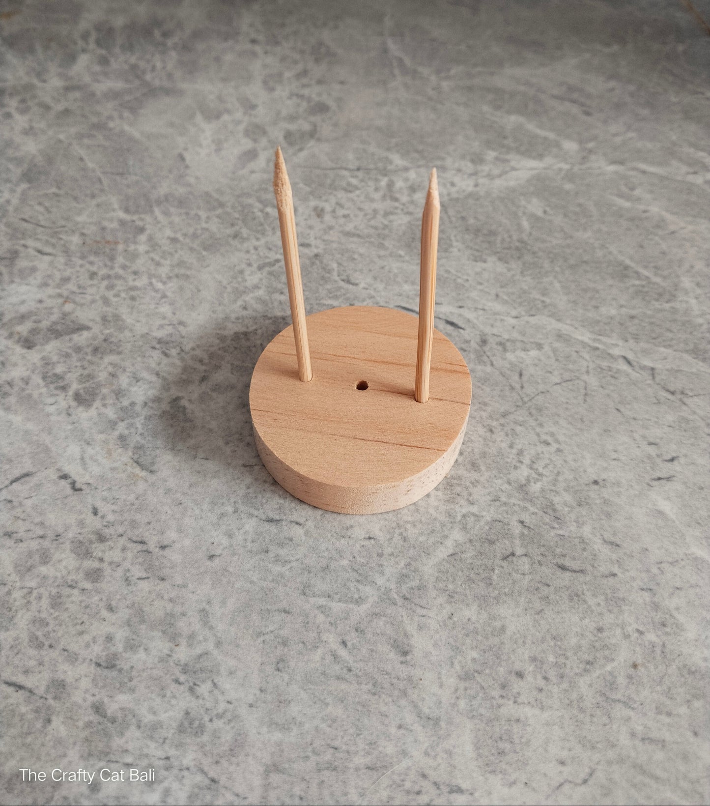 Amigurumi stand (pine wood)