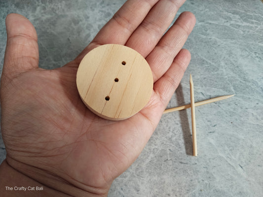 Amigurumi stand (pine wood)