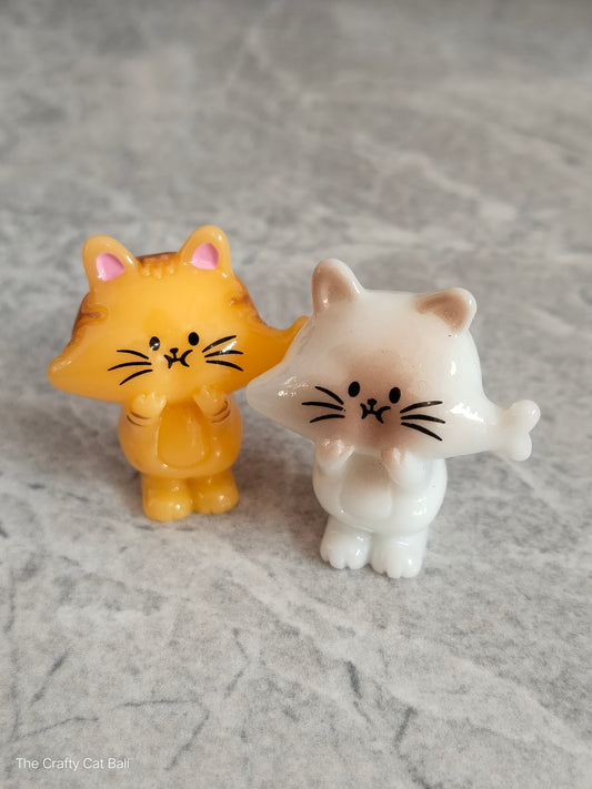 Figurine - Cute Kitty Thief